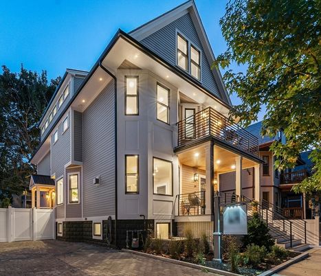 Exterior, Facade, Queen Anne Victorian