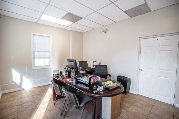 Home Office, Interior