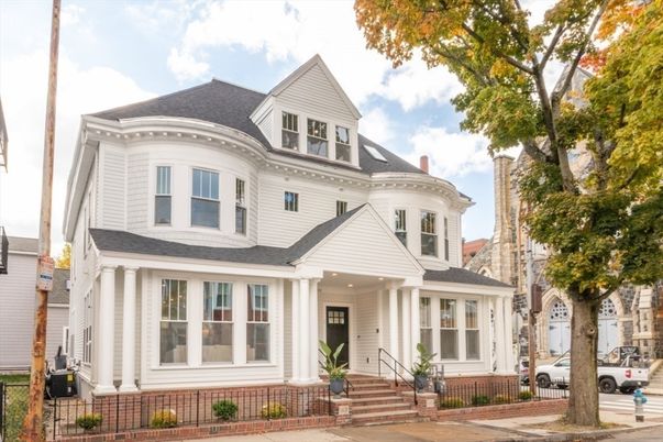 Exterior, Facade, Queen Anne Victorian