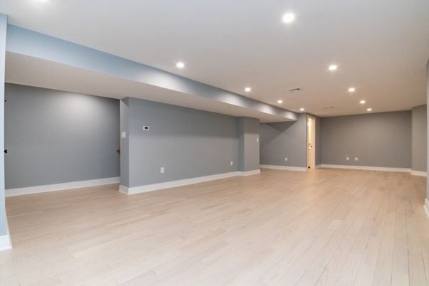 Empty room, Interior, Recessed Lighting, Wood Texture Flooring