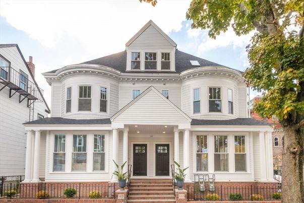 Exterior, Facade, Queen Anne Victorian