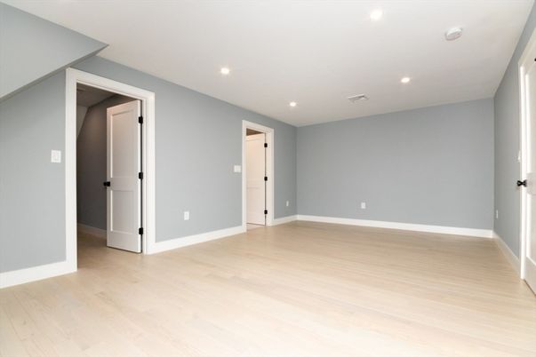 Empty room, Interior, Recessed Lighting, Wood Texture Flooring