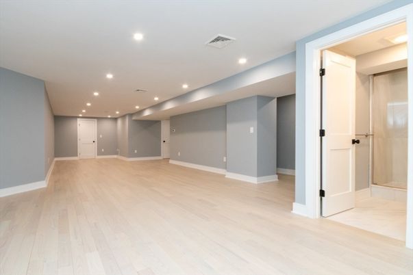Empty room, Interior, Recessed Lighting, Wood Texture Flooring