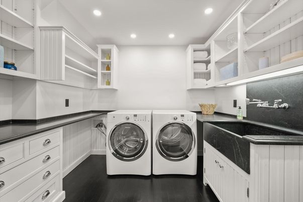 Interior, Recessed Lighting, Washer, Wood Texture Flooring