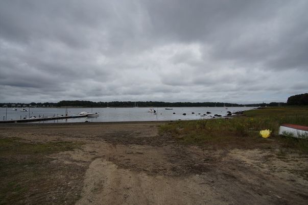Exterior, Lake