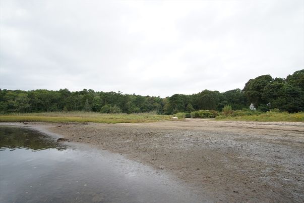Exterior, Lake