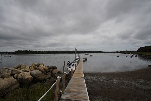 Exterior, Lake