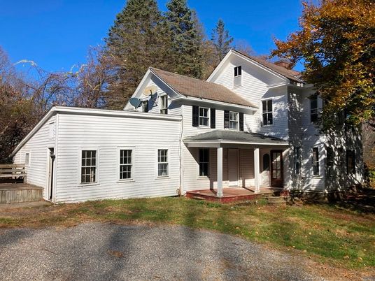 Exterior, Facade, Farmhouse