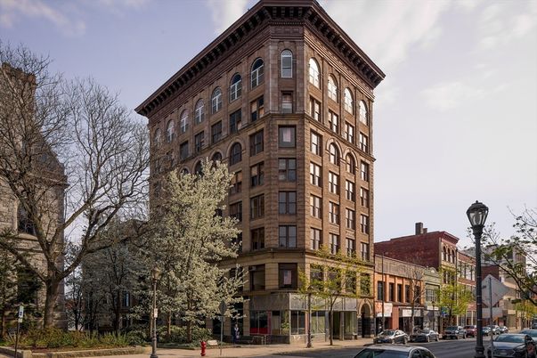 Exterior, Facade, Chicago School