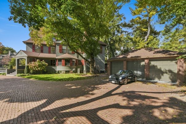 Attached, Exterior, Facade, Brick Facade, Queen Anne Victorian