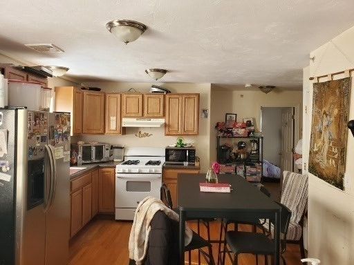 Dining room, Interior, Kitchen, Stainless Steel Appliances, Wood Texture Flooring