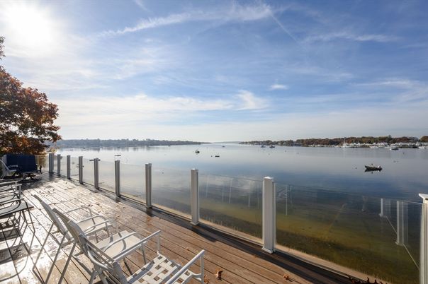 Exterior, Lake