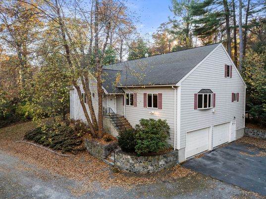 Attached, Exterior, Facade, Cape Cod
