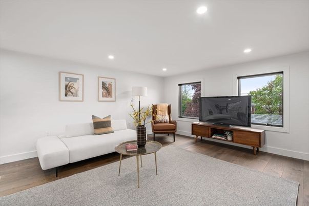 Interior, Living room, Recessed Lighting, Wood Texture Flooring