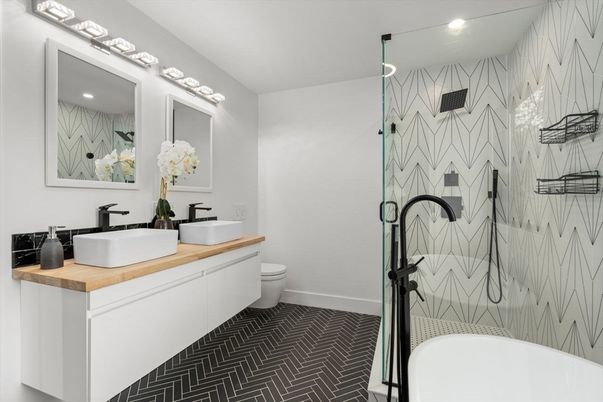 Bathroom, Dual Sink Vanities, Interior, Recessed Lighting