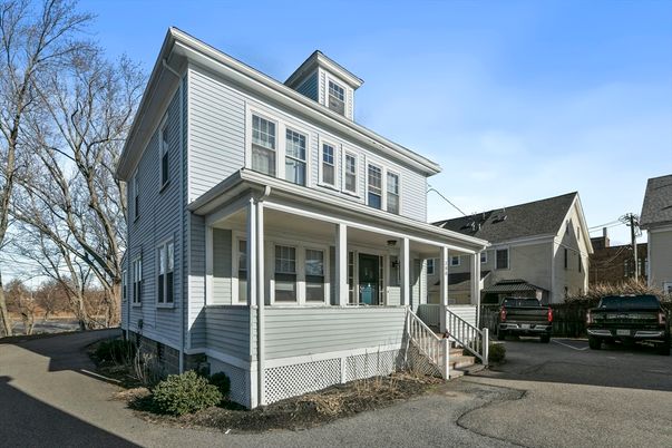 Exterior, Facade, American Foursquare