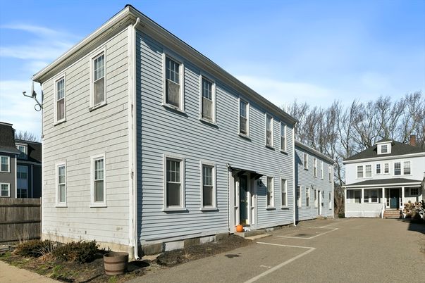 Exterior, Facade, Rowhouse