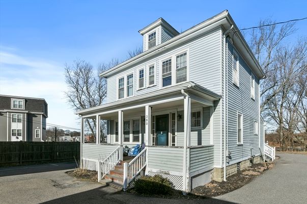 Exterior, Facade, American Foursquare