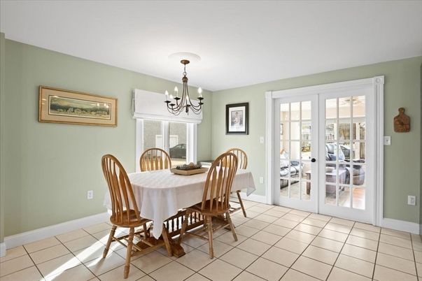 Chandelier, Dining room, Interior