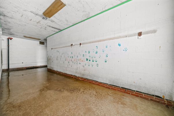 Empty room, Garage, Interior