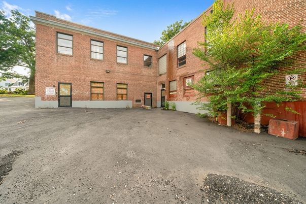 Exterior, Facade, Brick Facade, Rowhouse