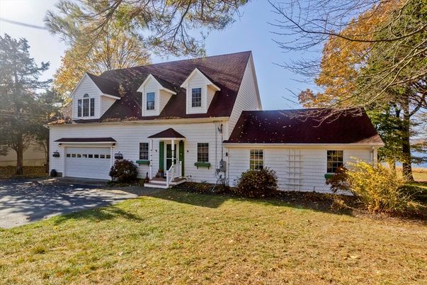 Attached, Exterior, Facade, Cape Cod