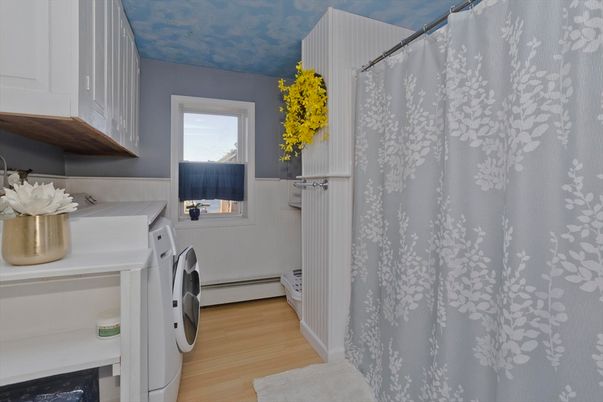 Interior, Washer, Wood Texture Flooring