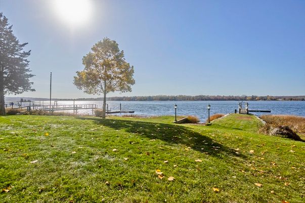 Exterior, Lake