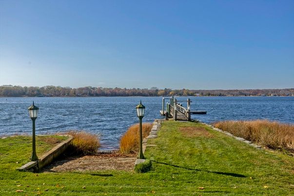 Exterior, Lake