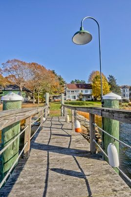 Exterior, Lake