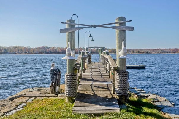 Exterior, Lake