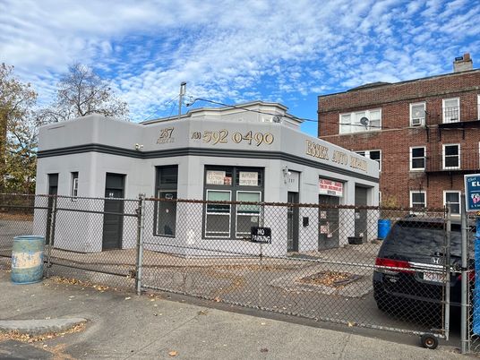Exterior, Facade, None