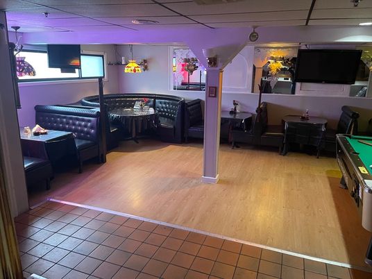 Billiard Table, Game Room, Interior, Wood Texture Flooring