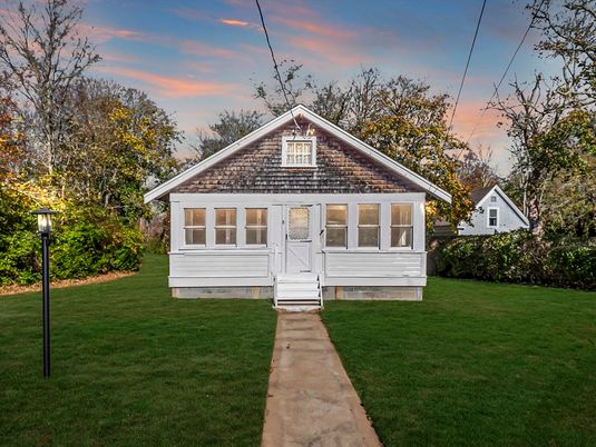 Backyard, Exterior, Facade, Split Level