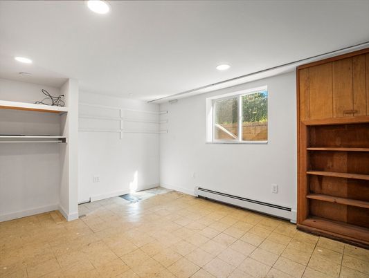 Empty room, Interior, Recessed Lighting, Walk-in Closets
