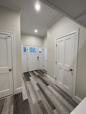 Interior, Recessed Lighting, Wood Texture Flooring