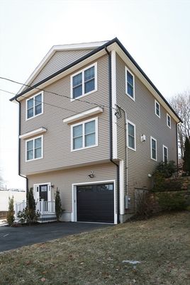 Attached, Exterior, Facade, Rowhouse