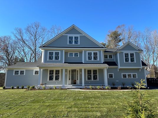 Exterior, Facade, Farmhouse