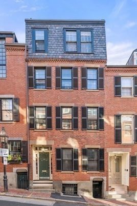 Exterior, Facade, Brick Facade, Rowhouse