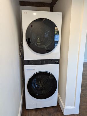 Interior, Utility Closets, Washer, Wood Texture Flooring