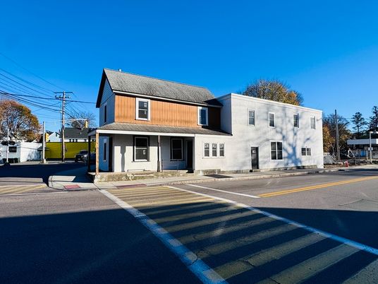 Exterior, Facade, Farmhouse