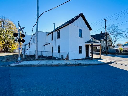 Exterior, Facade, Farmhouse