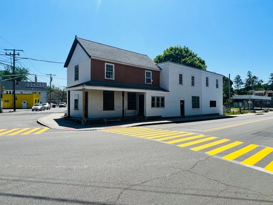 Exterior, Facade, Farmhouse