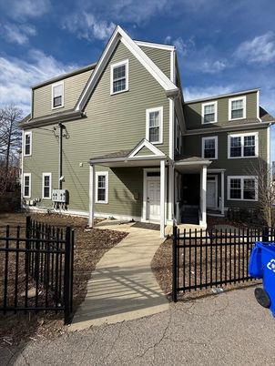 Exterior, Facade, Farmhouse