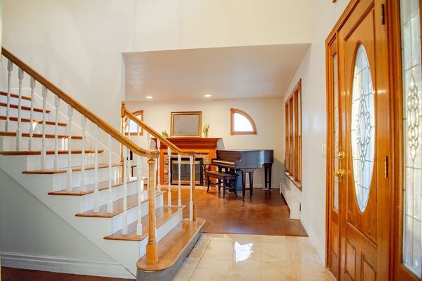 Interior, Piano, Recessed Lighting, Wood Texture Flooring