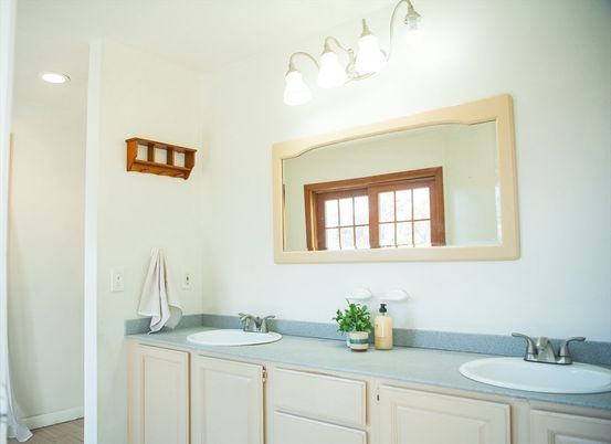 Bathroom, Dual Sink Vanities, Interior