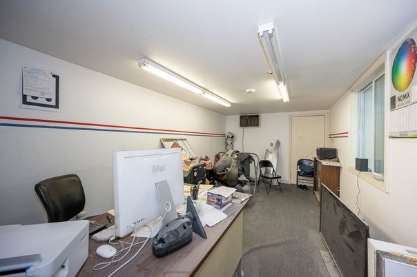 Home Office, Interior
