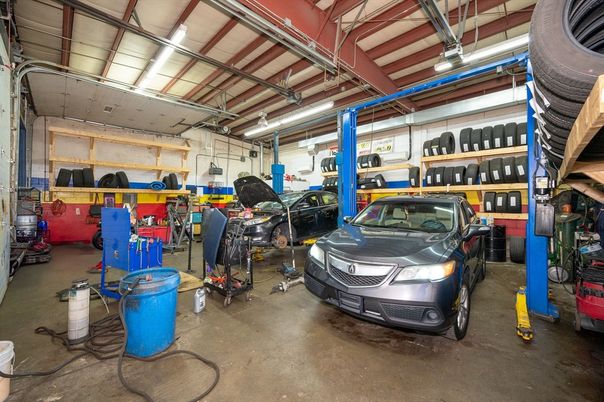 Garage, Interior