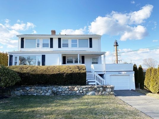 Attached, Exterior, Facade, American Foursquare