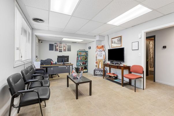 Home Office, Interior
